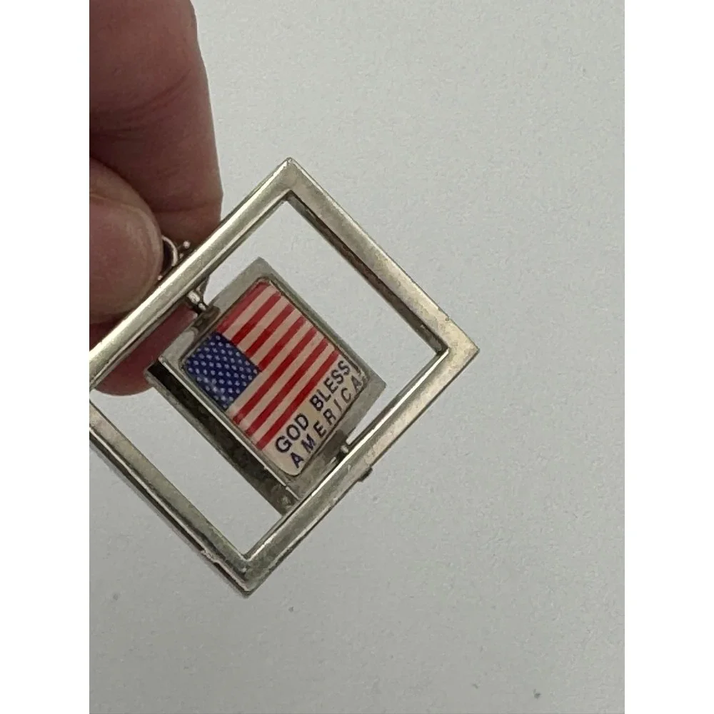 God Bless America Spinning Keychain West‎ Virginia National Guard 2004 Patriotic